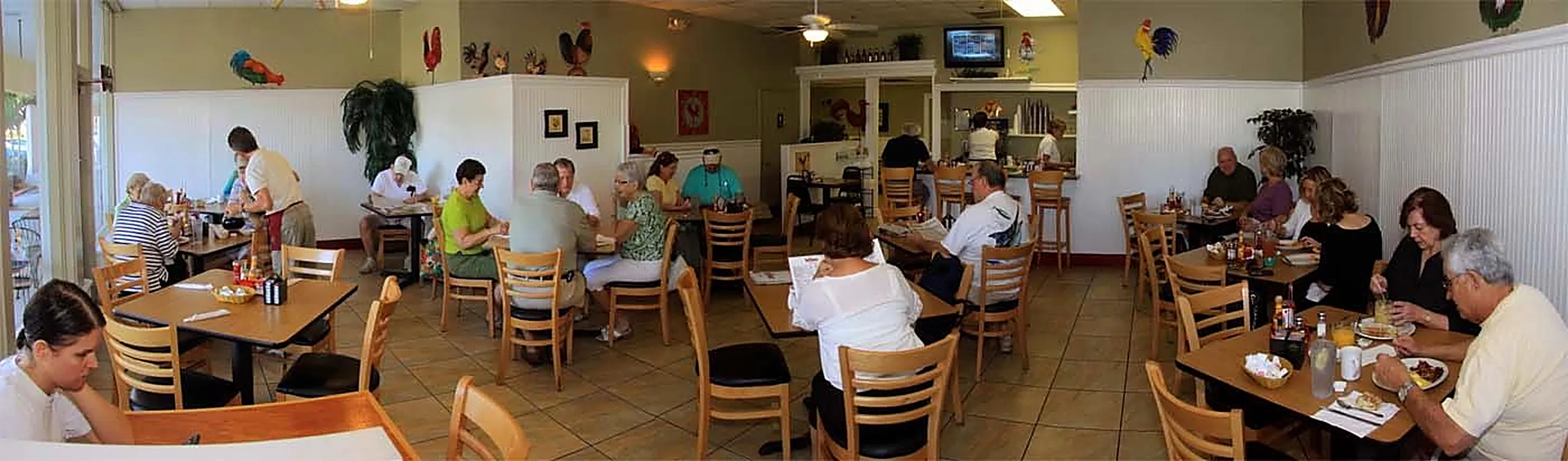 The Red Rooster Marco dining room on Marco Island, full of guests at breakfast